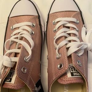 Beautiful pair of mauve glittery converse!